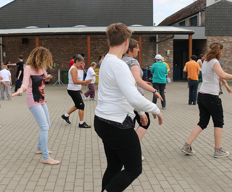 Cliënten doen aan zumba